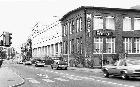 Historische Aufnahme des früheren Möbel Ferrari Gebäudes